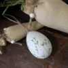 Osterei mit Blumen hellgrün