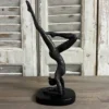 POSE Statue Bronze/Schwarz
