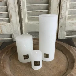 Rustic Hot White pillar Kerze